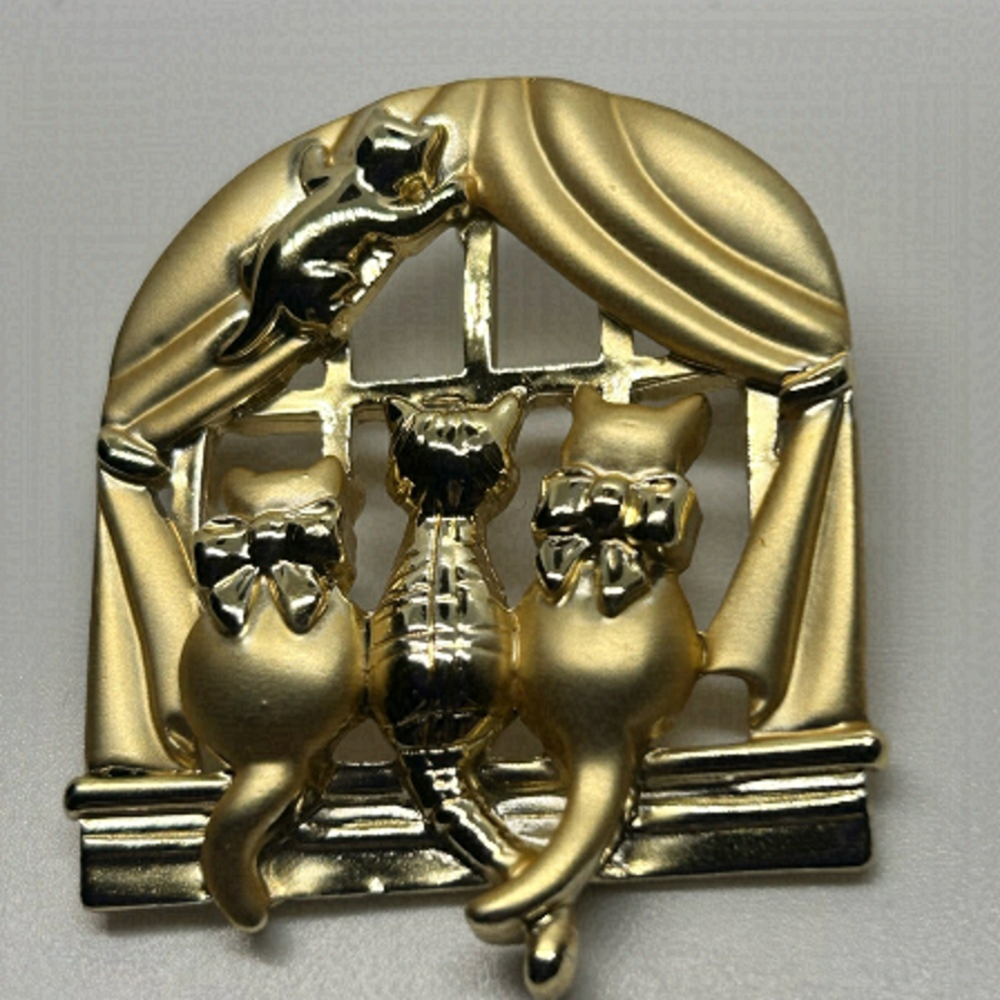 Cat Brooch